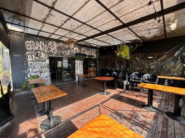 CASA Local comercial frente al Jumbo de Bilbao