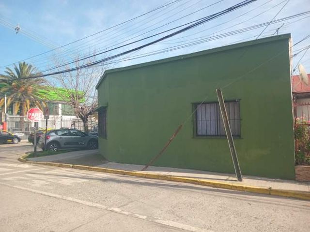 AMPLIA CASA ESQUINA CON EXCELENTE UBICACIÓN EN EL BOSQUE