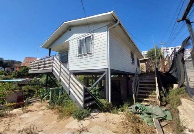 CERRO LA CRUZ. EL LITRE