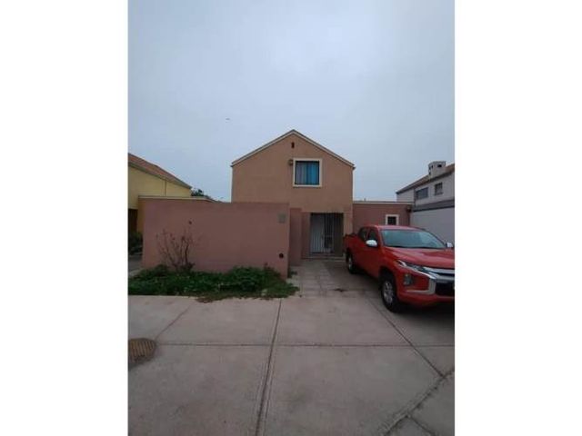 Venta de casa 3D 2B 1/2 estacionamiento en La Serena