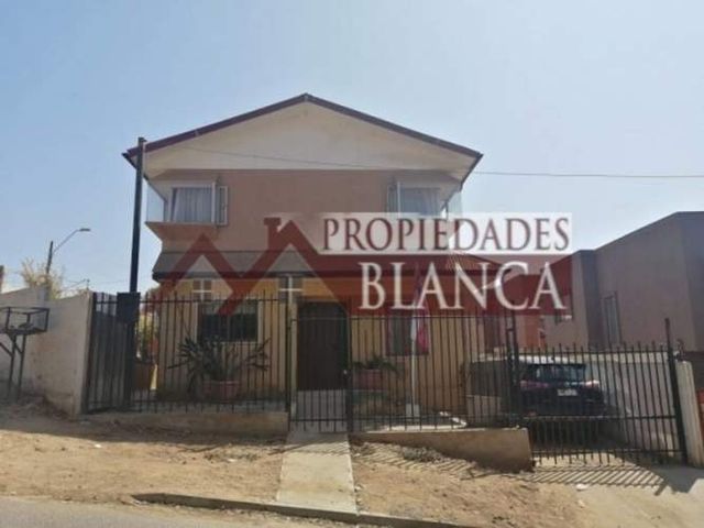 CASA DOS PISOS INDEPENDIENTE CON PISCINA VILLA ALEMANA