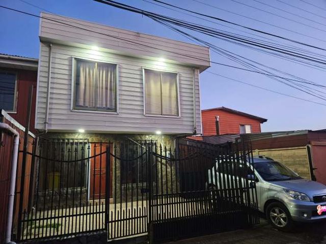 AMPLIA CASA, 4 DORMITORIOS ,2BAÑOS, 3 ESTACIONAMIENTOS