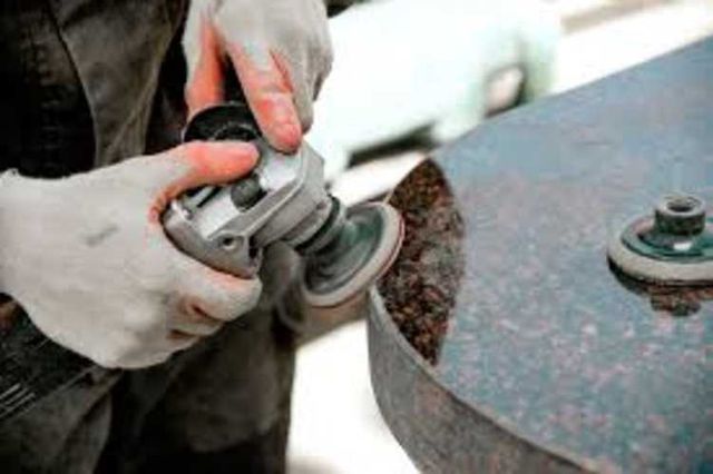 Operario Grabado de Lápidas