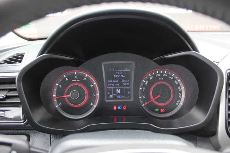 MAHINDRA XUV 300 LUXURY 1.2 MT