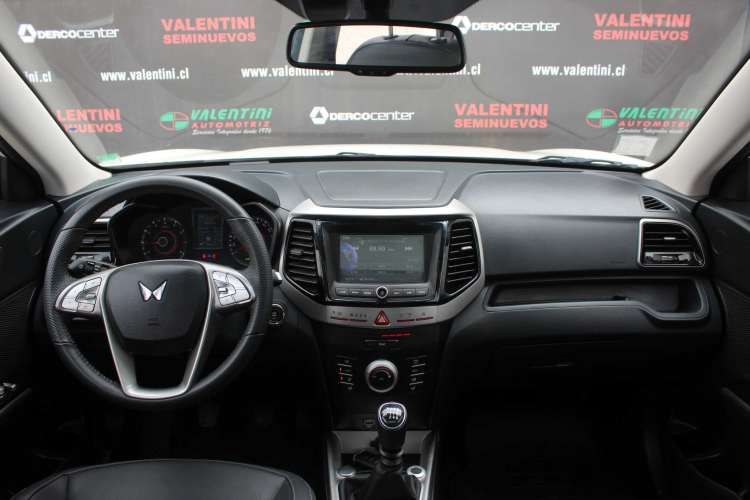 MAHINDRA XUV 300 LUXURY 1.2 MT
