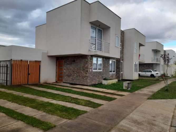 VENTA CASA PRÁCTICAMENTE NUEVA 3D 3B