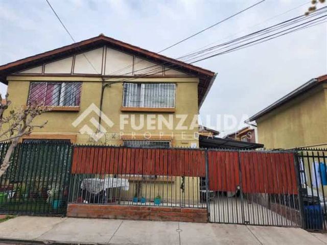 CASA AV. EJERCITO LIBERTADOR/PASAJE EL FAGOT