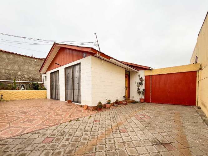 Casa en Venta a Pasos de Avenida Juan Cisternas, La Serena.