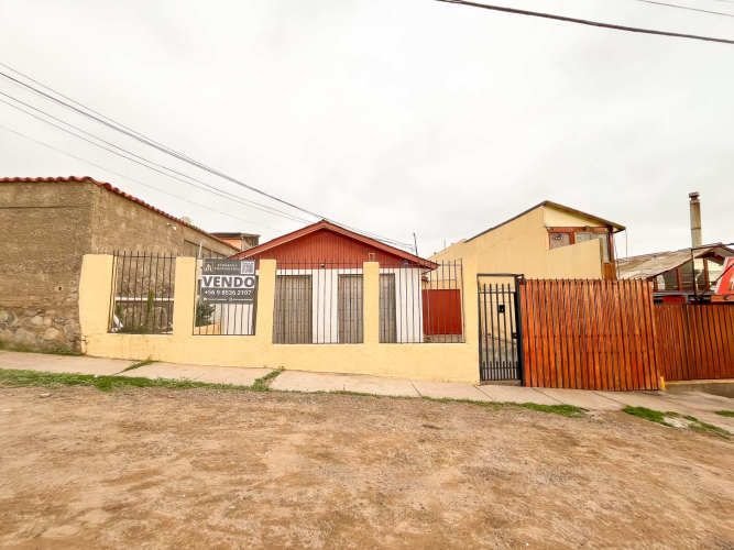 Casa en Venta a Pasos de Avenida Juan Cisternas, La Serena.