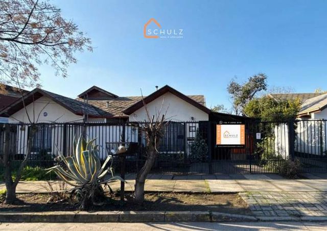 Casa en venta ubicada en Avenida Colín (111690)