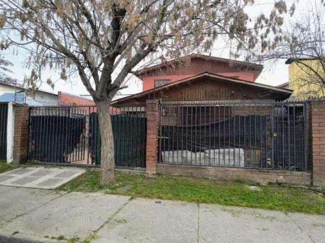 CASA En Venta Casa 2 Pisos cercana a Estación Metro Los Presidentes