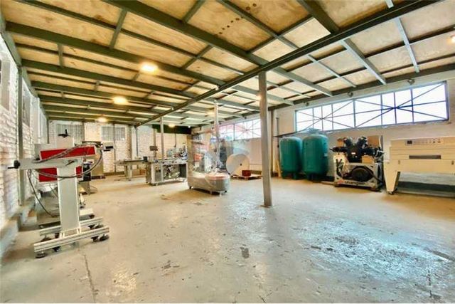 Gran ubicación, industria, bodega, taller.