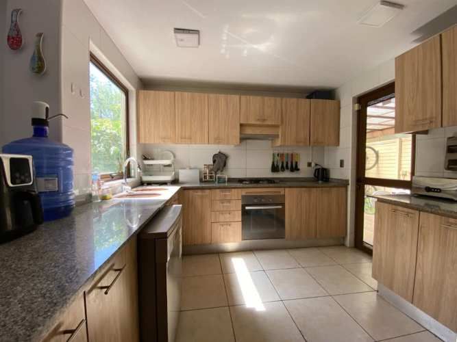 CASA Linda casa en seguro y familiar condominio Chicureo