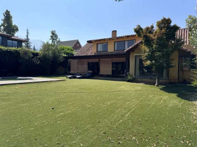 CASA Amplia casa Fernandez Wood en Jardín de la Dehesa cercana a colegios