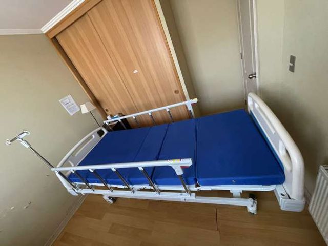 Catre Clínico Eléctrico- Poco Uso