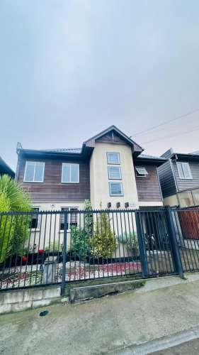 CASA DE 5 D Y 3 B EN LOMAS DE MAQUEHUE PADRE LAS CASAS