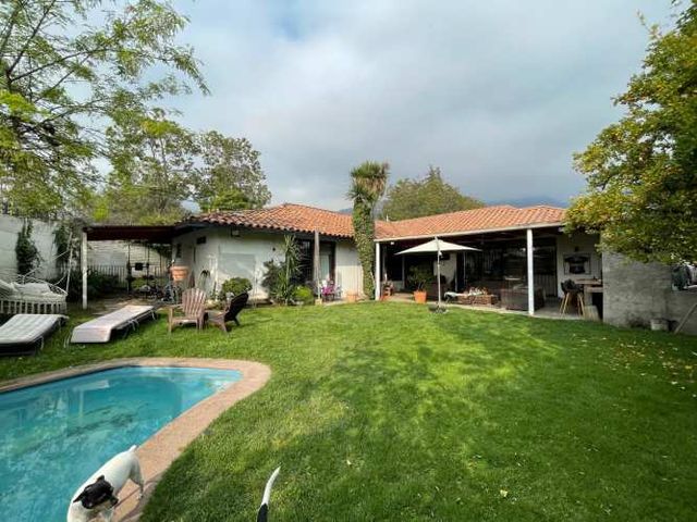 Maravillosa casa en Venta, en el mejor sector de la Reina. Príncipe de Gales 5D+4B