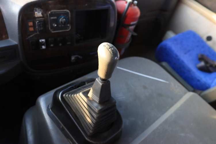 BUS HIGER AÑO 2012 FULL AC MOTOR DIESEL 27 PASAJEROS AL DIA