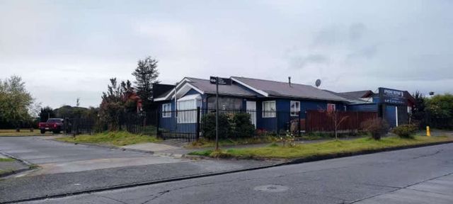 Casa de esquina Valle Volcanes excelente ubicación