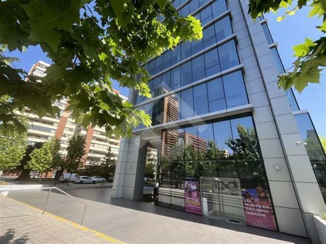 OFICINA Av. Manquehue Norte - Av. Kennedy - Las Hualtatas