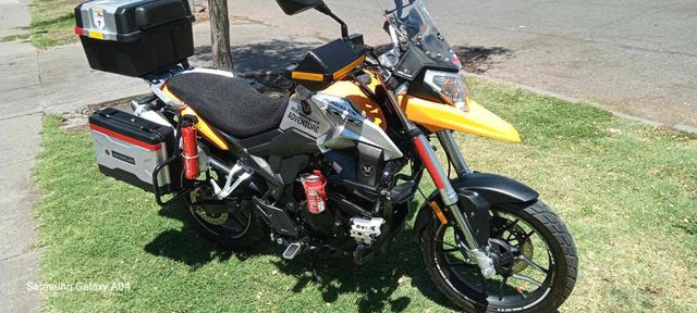 VENDO MOTO FULL POCO USO UNICO DUEÑO DOCUMENTACION AL DIA SIN PARTES