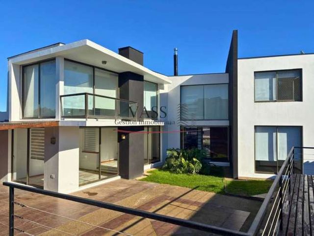 VASS vende casa 4D 5B con piscina y jacuzzi en condominio exclusivo de Mantagua