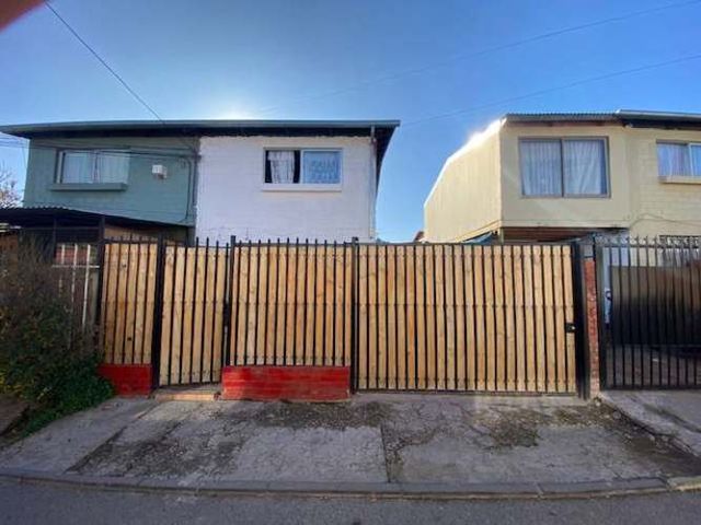 ACOGEDORA CASA DE 2 PISOS EN  PASAJE BOMBERO ÁNGEL CARRASCO