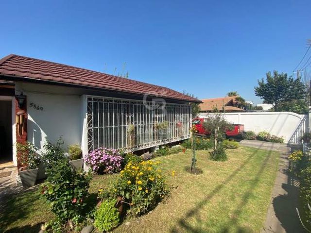 Casa amplia con gran patio en La Reina