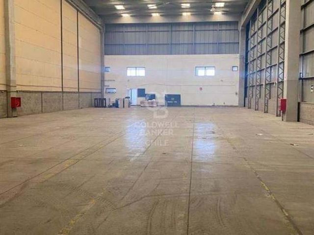 Galpón con oficina en sector industrial