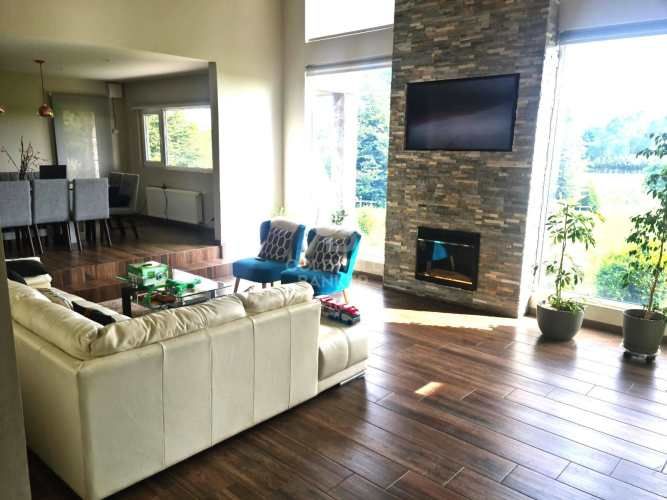 Luminosa Casa en Condominio con Jacuzzi y Quincho