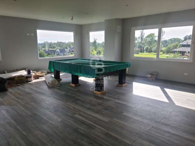 Luminosa Casa en Condominio con Jacuzzi y Quincho