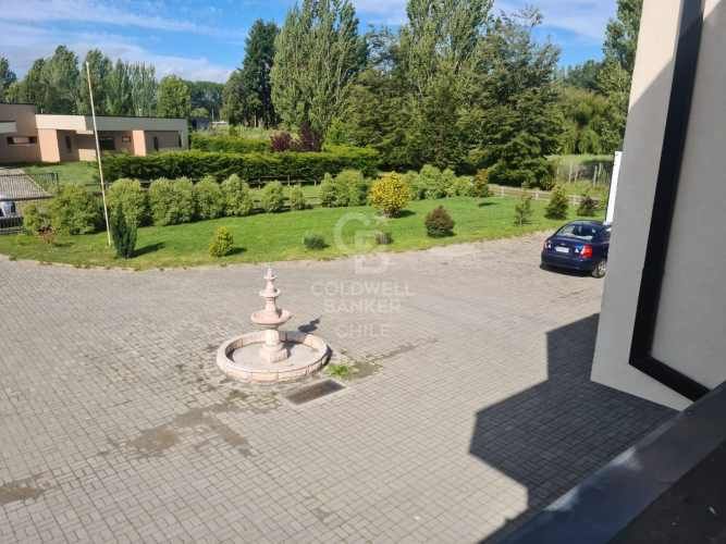 Luminosa Casa en Condominio con Jacuzzi y Quincho