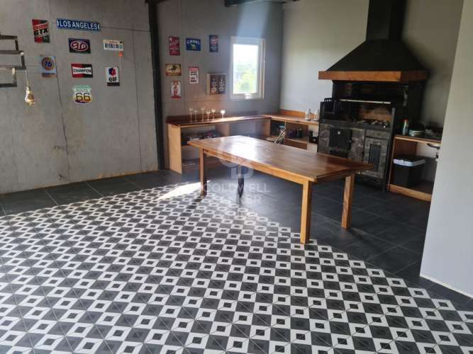 Luminosa Casa en Condominio con Jacuzzi y Quincho