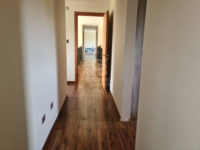 Luminosa Casa en Condominio con Jacuzzi y Quincho