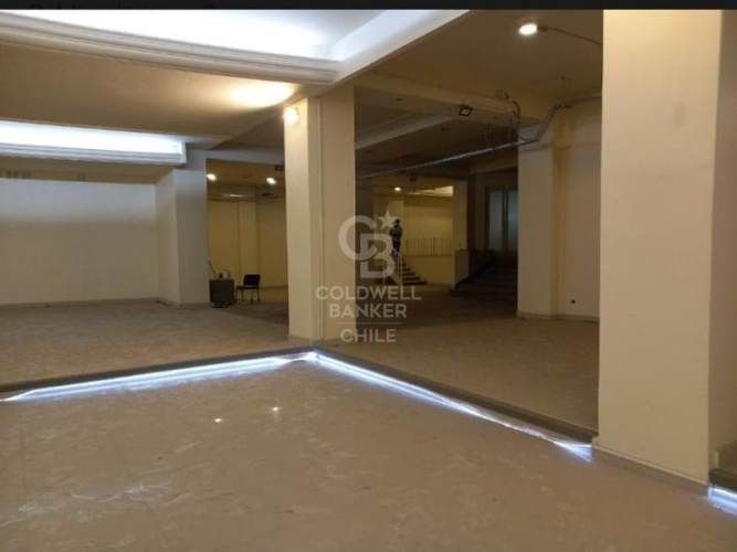 Gran local comerial en Santiago centro