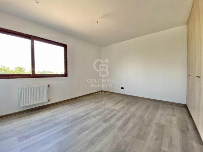 Gran Oportunidad Los Bosques - Frente a La Laguna- Chicureo