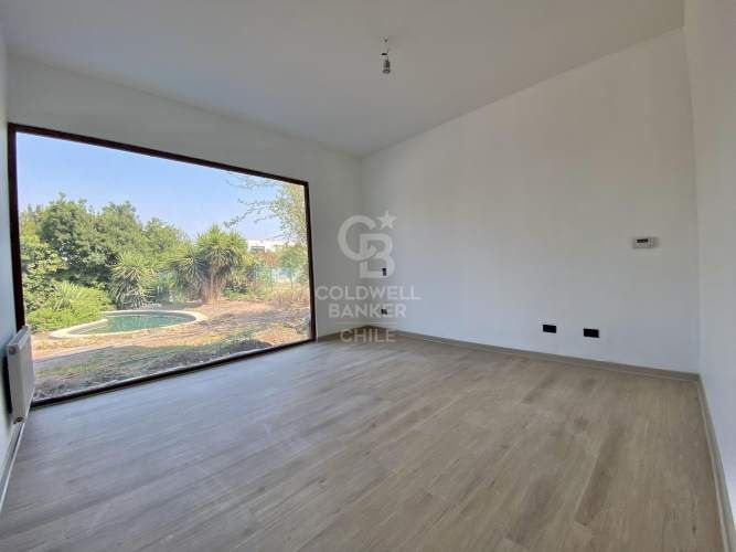 Gran Oportunidad Los Bosques - Frente a La Laguna- Chicureo