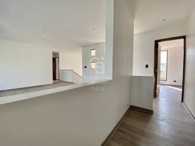 Gran Oportunidad Los Bosques - Frente a La Laguna- Chicureo