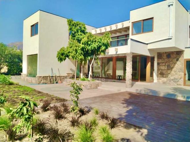 Gran Oportunidad Los Bosques - Frente a La Laguna- Chicureo