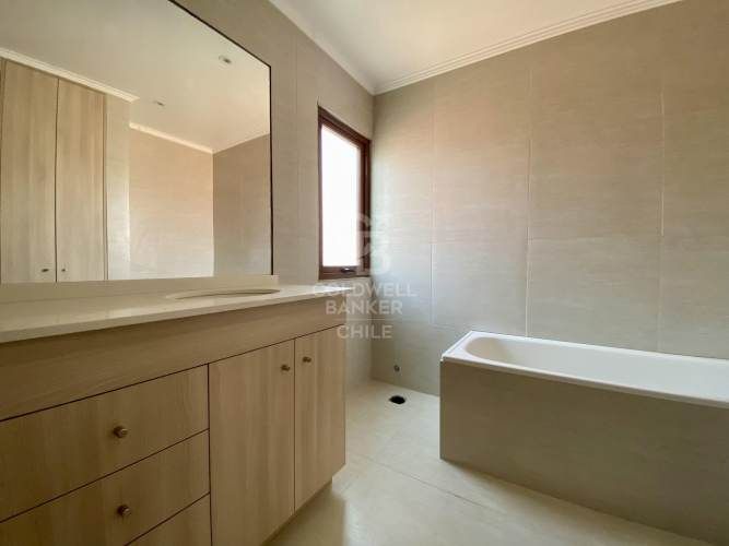 Gran Oportunidad Los Bosques - Frente a La Laguna- Chicureo