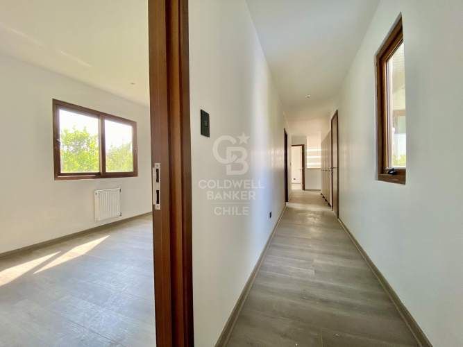 Gran Oportunidad Los Bosques - Frente a La Laguna- Chicureo