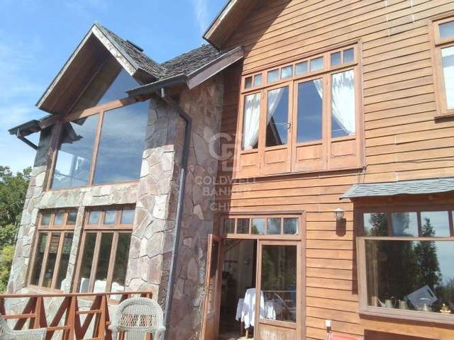 Gran casa en parcela, lindas vistas y a pasos del centro