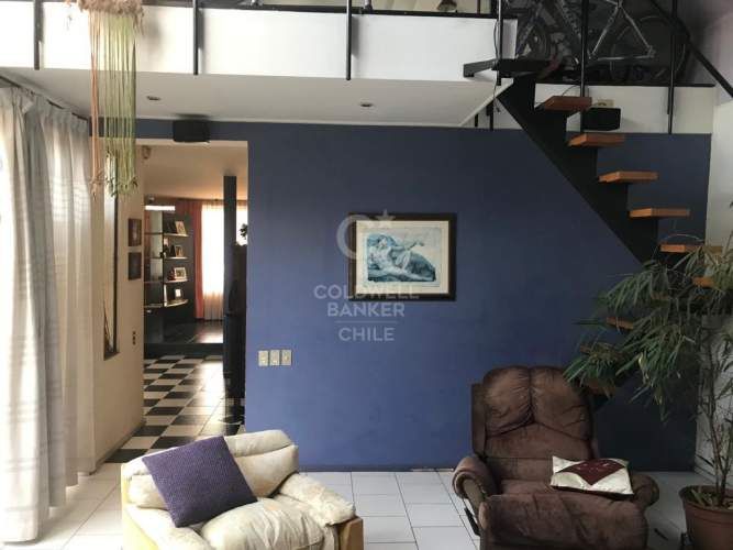Casa esquina Moderna y con buena arquitectura