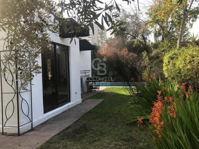 Casa esquina Moderna y con buena arquitectura