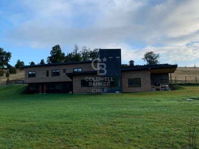 Acceso al lago y vista al volcán, puerto varas