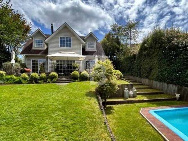 Casa exclusiva en Puerto Varas: Piscina y Quincho!