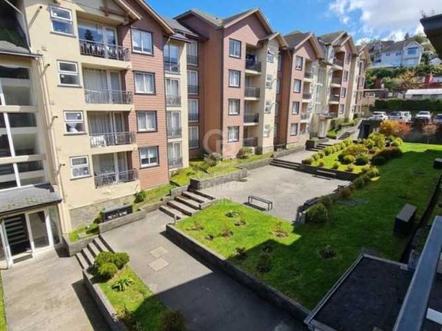 Luminoso, dúplex con estacionamiento y bodega.