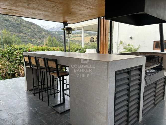 Arquitectura Moderna y Vista Imponente en La Dehesa