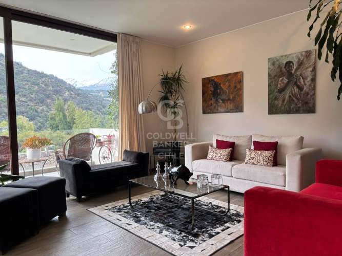 Arquitectura Moderna y Vista Imponente en La Dehesa