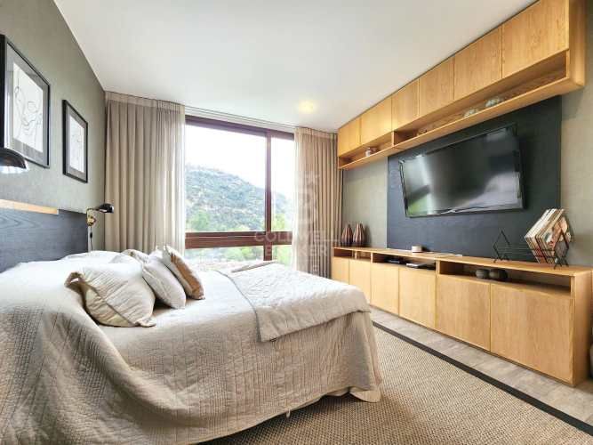 Arquitectura Moderna y Vista Imponente en La Dehesa